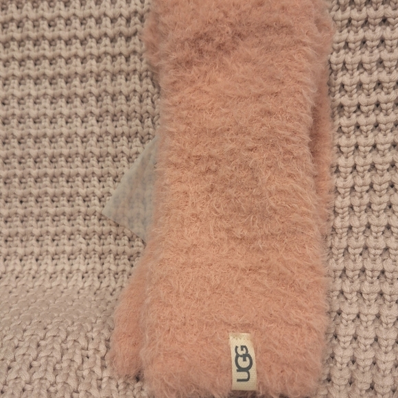 UGG Knit Scarf & free UGGH socks - Picture 12 of 16